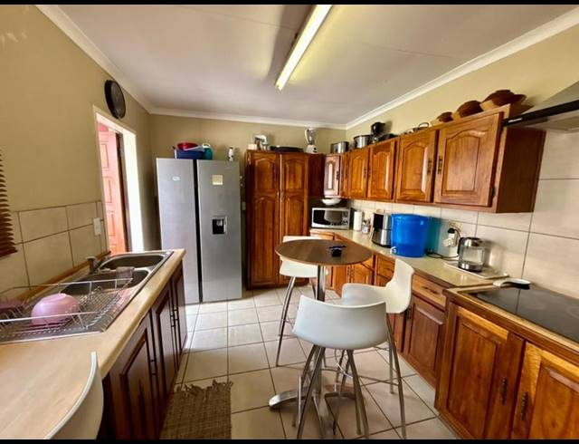 3 BEDROOM HOUSE FOR SALE IN PELLISSIER